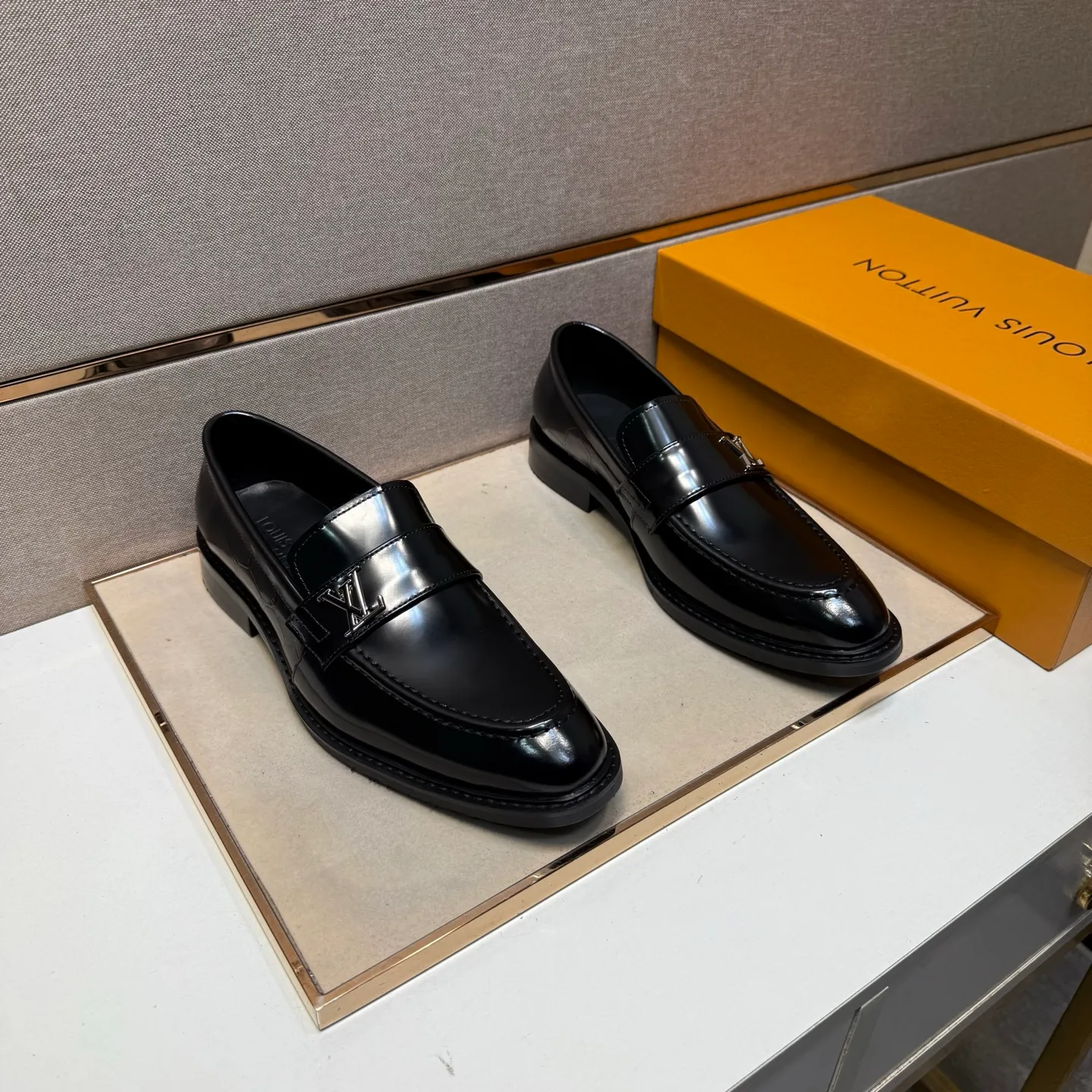 Men's men's shoes 💰pp462【LV～】Men's casual leather shoes 2025z cabinet sales simultaneously 🔶Size: 39-44#️⃣ 🔷2 colors🔜The upper is made of multi-material splicing➕Cow leather lining, comfortable and breathable, sole: original comfortable and wear-resistant outsole, ⚠️real thing📱photographed🎬real thing is better📢📢📢